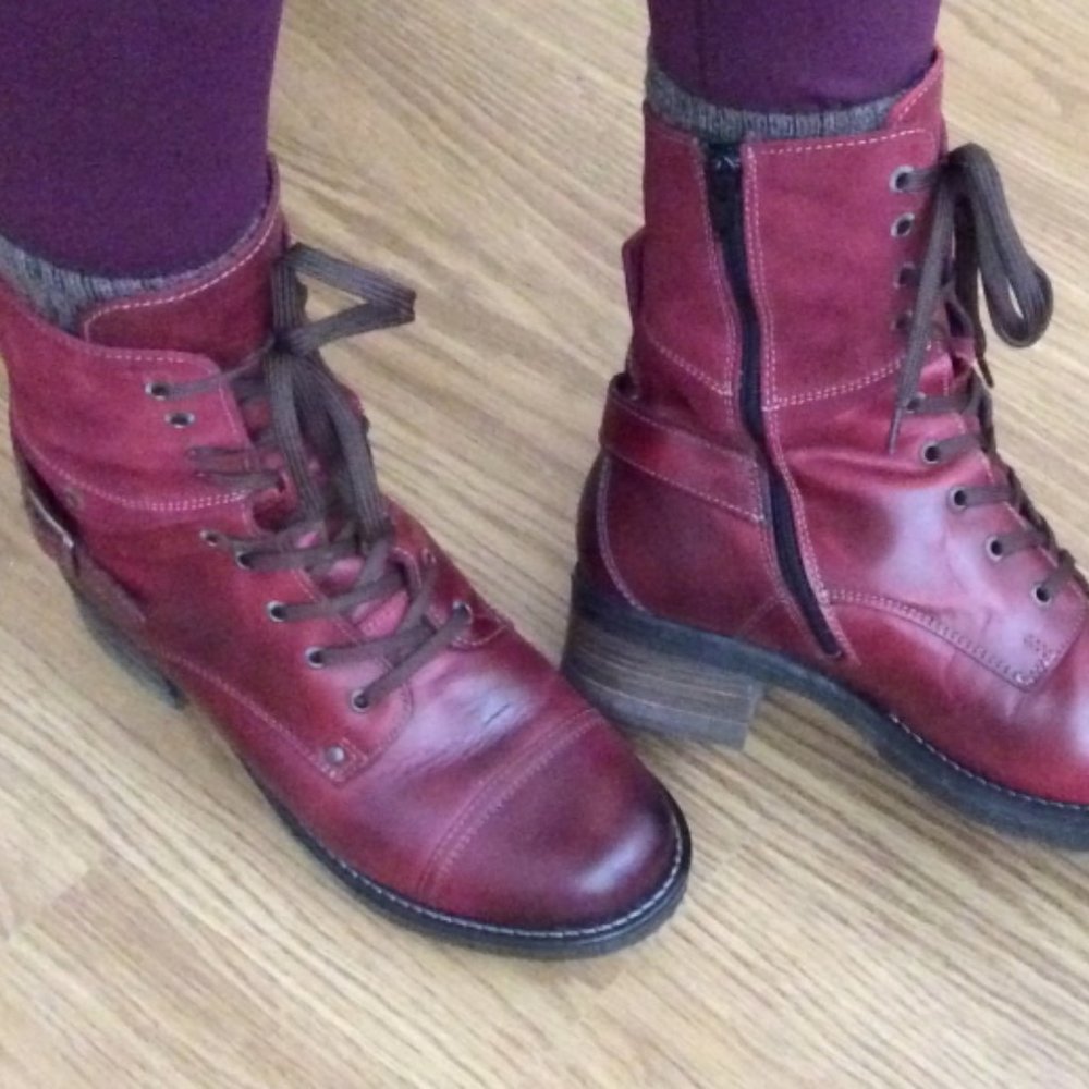 Red Taos Crave boots EU 41